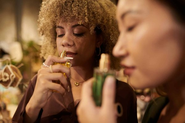 L'histoire captivante du parfum de la marque M.A.H : une exploration envoûtante.