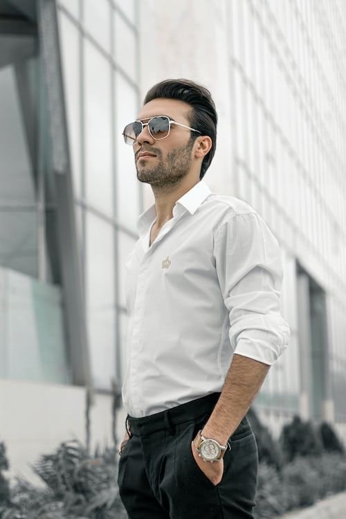 Comment porter la chemise pour homme à son avantage, du décontracté au tendance