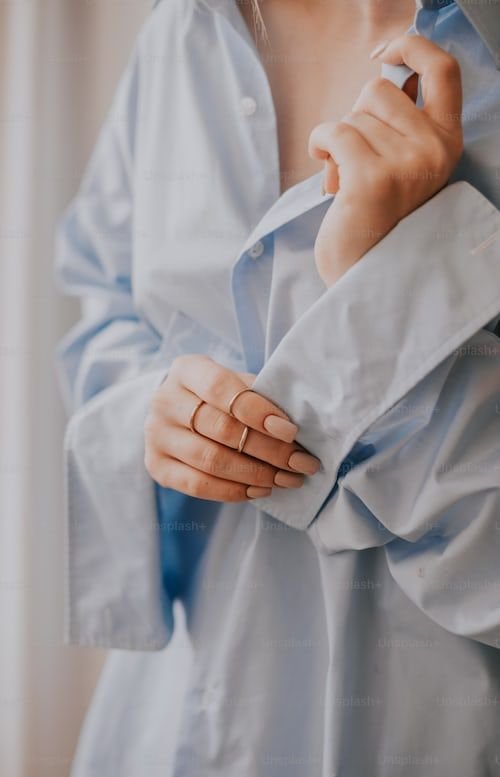 L'élégance et le raffinement du mode chemisier pour femme